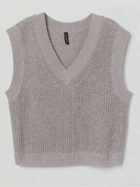 Divided grey sweater